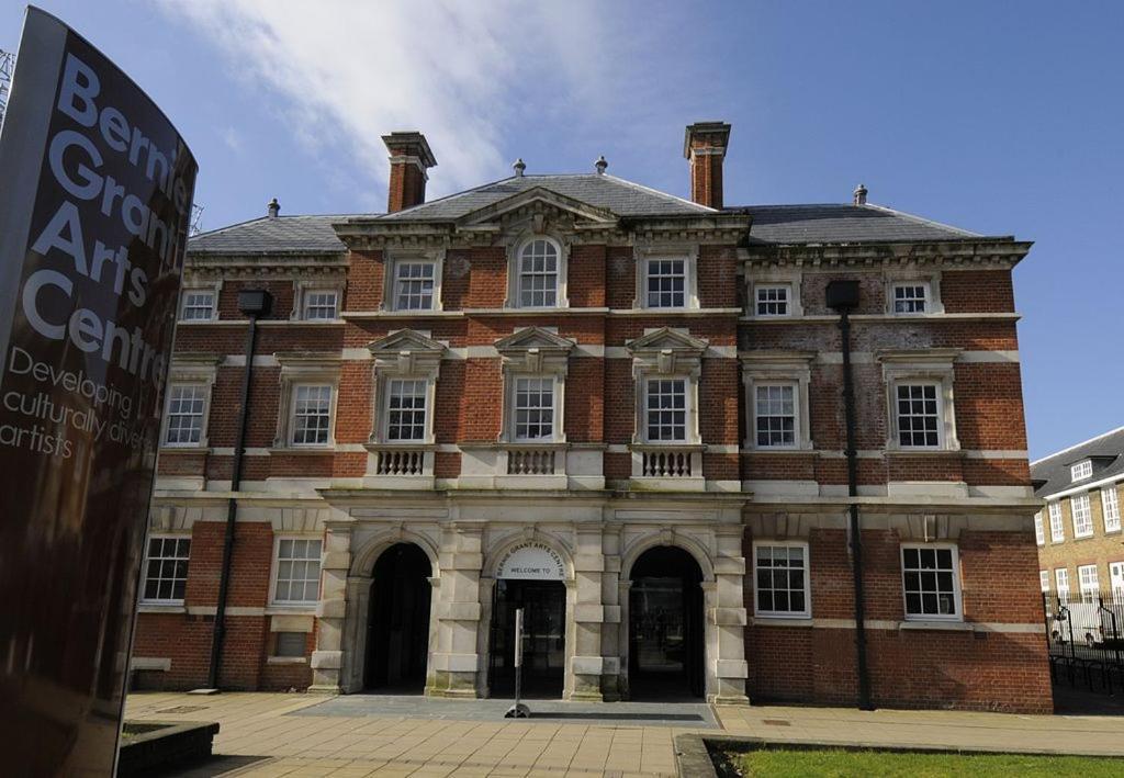 Hale Lodge London Exterior photo